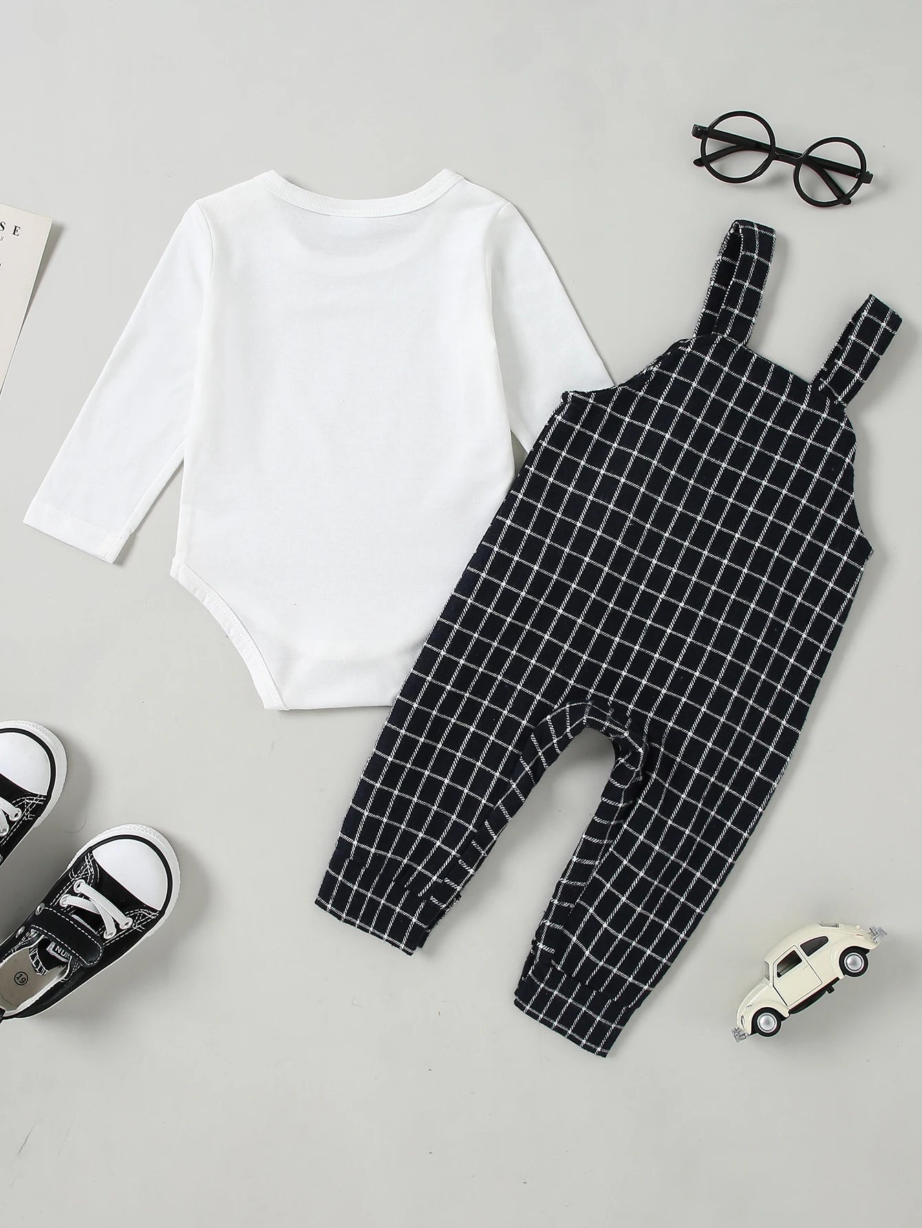 Newborn Baby Boy Clothes 2Pcs Infant Boy Romper Bodysuit Stripe Outfits and Bib Overall Pants 0 to 18 Months