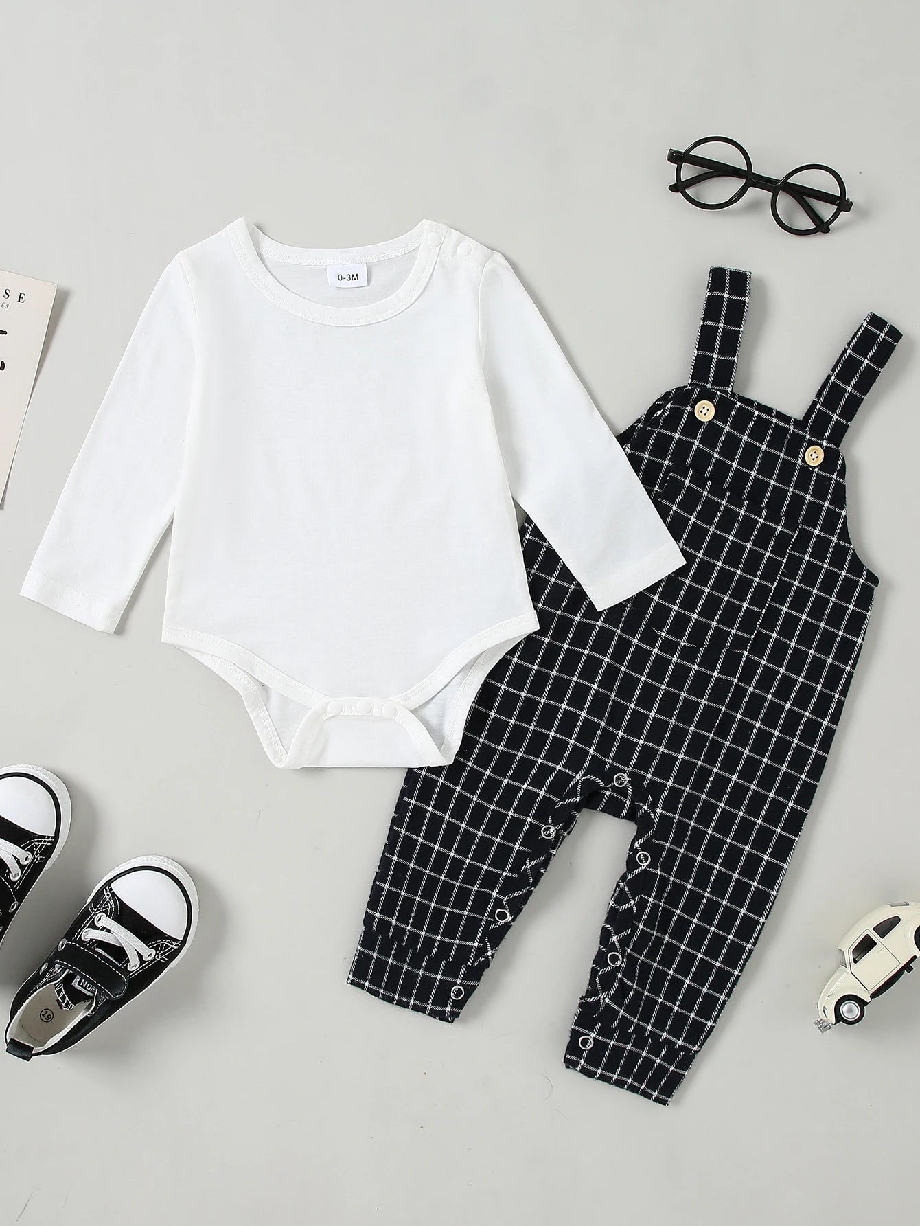 Newborn Baby Boy Clothes 2Pcs Infant Boy Romper Bodysuit Stripe Outfits and Bib Overall Pants 0 to 18 Months